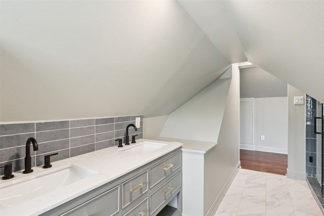 110 N Ravinia Drive, Dallas, TX 75211