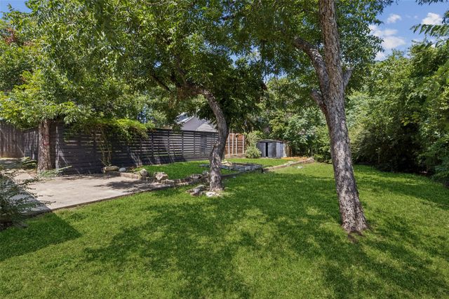 110 N Ravinia Drive, Dallas, TX 75211