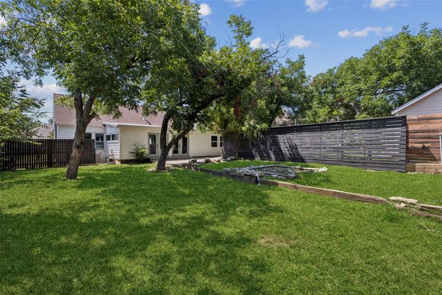 110 N Ravinia Drive, Dallas, TX 75211