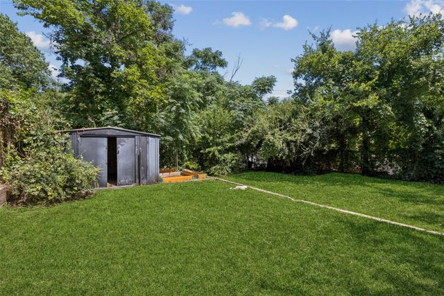 110 N Ravinia Drive, Dallas, TX 75211