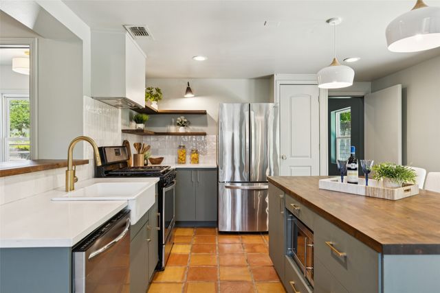 110 N Ravinia Drive, Dallas, TX 75211