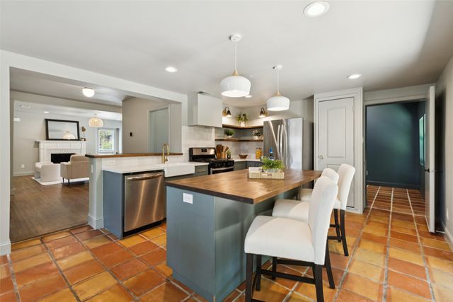 110 N Ravinia Drive, Dallas, TX 75211