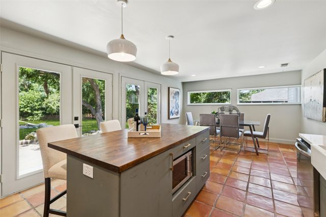 110 N Ravinia Drive, Dallas, TX 75211