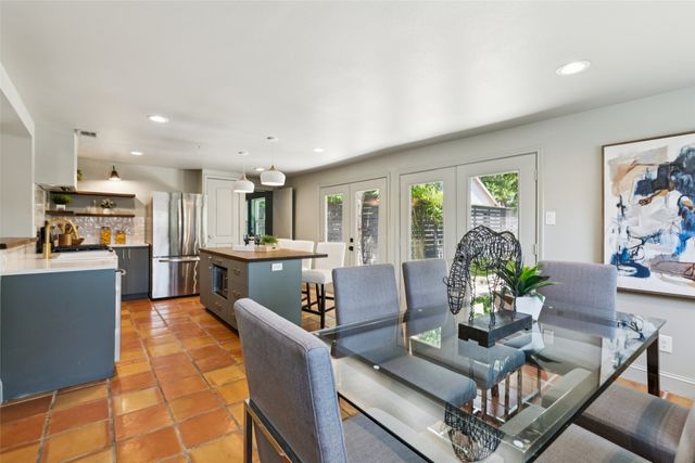 110 N Ravinia Drive, Dallas, TX 75211