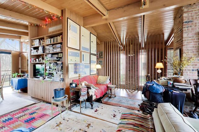 14 Beach Lane Court, Ogden Dunes, IN 46368