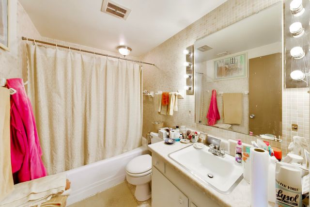 14 Beach Lane Court, Ogden Dunes, IN 46368