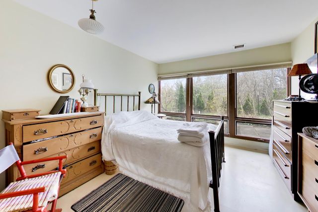 14 Beach Lane Court, Ogden Dunes, IN 46368