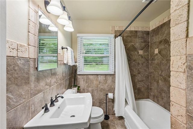 2120 Meadowbrook Lane SE, Marietta, GA 30067