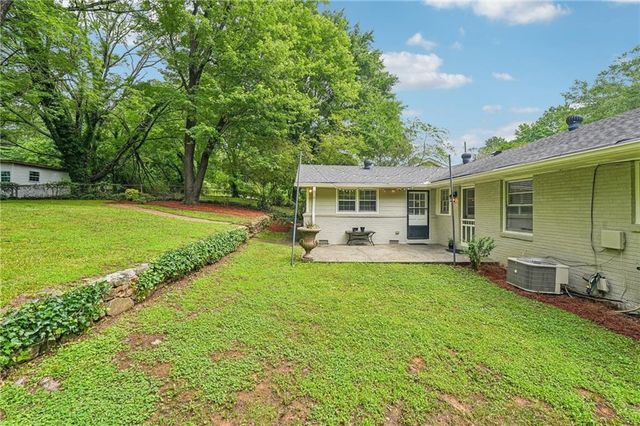 2120 Meadowbrook Lane SE, Marietta, GA 30067