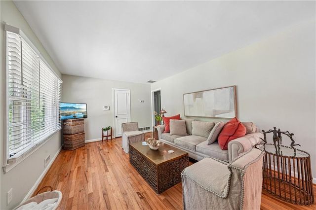 2120 Meadowbrook Lane SE, Marietta, GA 30067