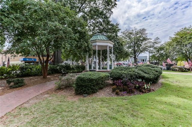 2120 Meadowbrook Lane SE, Marietta, GA 30067