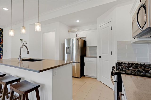 7332 Aaron Street 24 D, Parkville, MO 64152