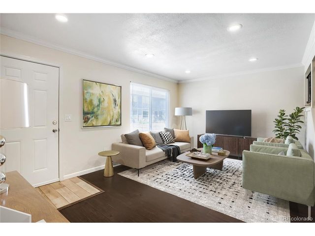 1435 Norfolk St, Aurora, CO 80011