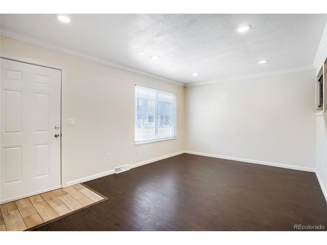 1435 Norfolk St, Aurora, CO 80011