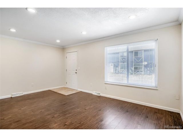 1435 Norfolk St, Aurora, CO 80011