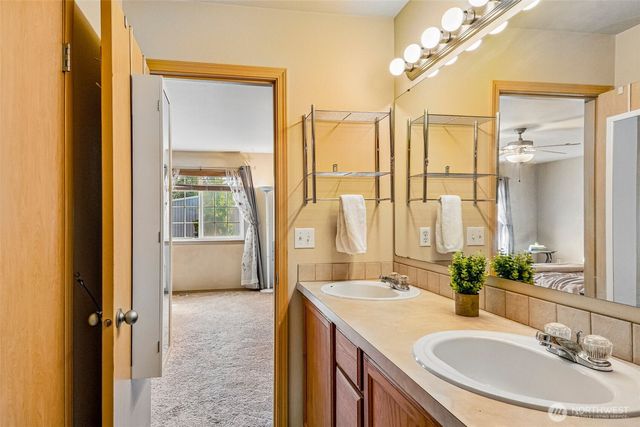 11206 6th Avenue E, Tacoma, WA 98445