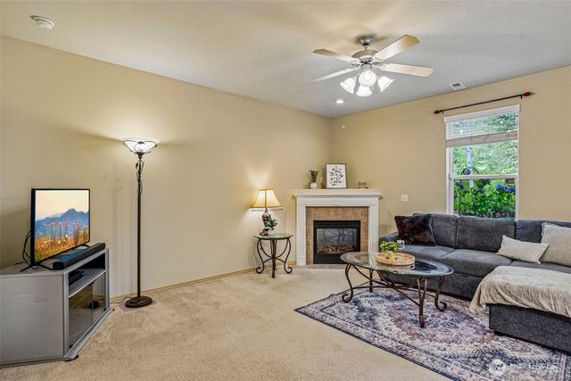 11206 6th Avenue E, Tacoma, WA 98445