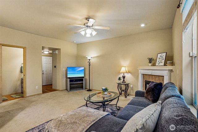 11206 6th Avenue E, Tacoma, WA 98445