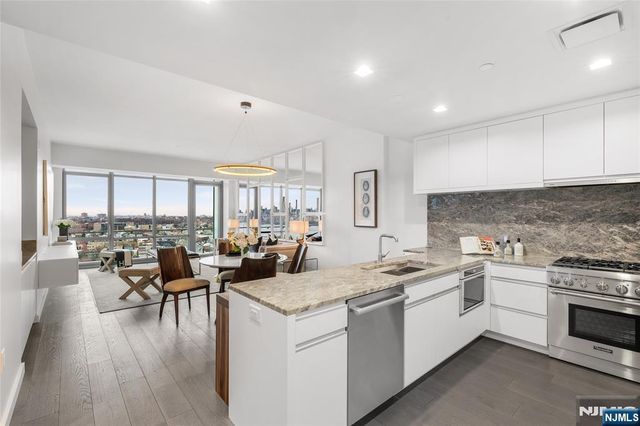 320 Adolphus Avenue 1107, Cliffside Park, NJ 07010