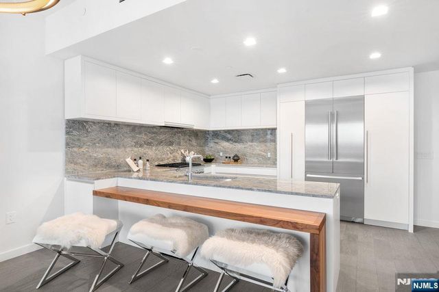 320 Adolphus Avenue 1107, Cliffside Park, NJ 07010