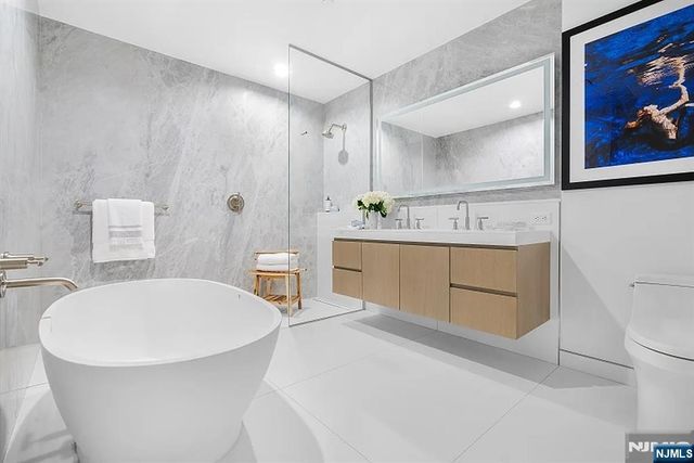 320 Adolphus Avenue 1107, Cliffside Park, NJ 07010