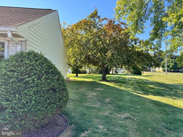 11 SOUTHPOINT DRIVE, Mechanicsburg, PA 17055