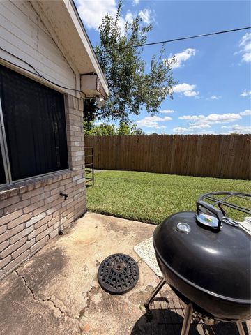 8518 Scenic Green Drive, Houston, TX 77088