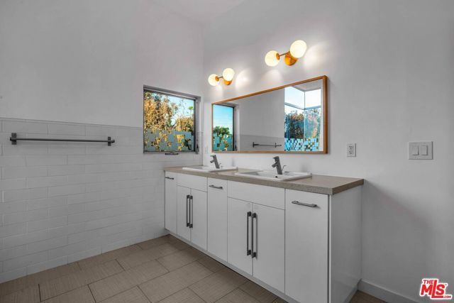 2681 Glendale Boulevard, Los Angeles, CA 90039