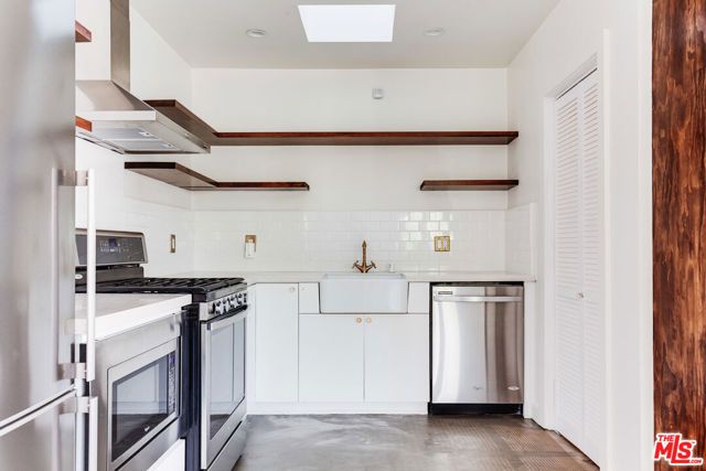 2681 Glendale Boulevard, Los Angeles, CA 90039