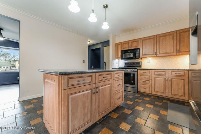 4312 Retreat Rd, Louisville, KY 40219