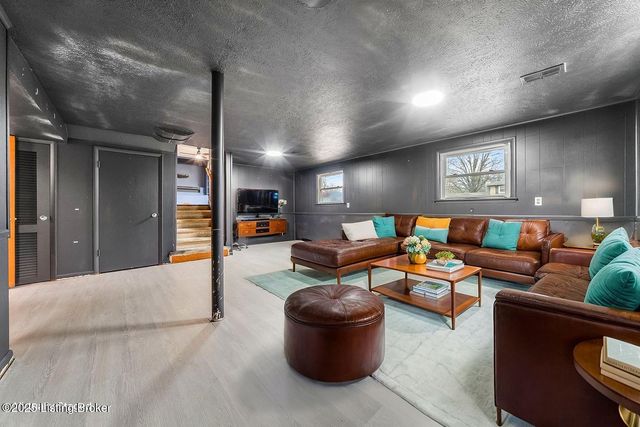 4312 Retreat Rd, Louisville, KY 40219