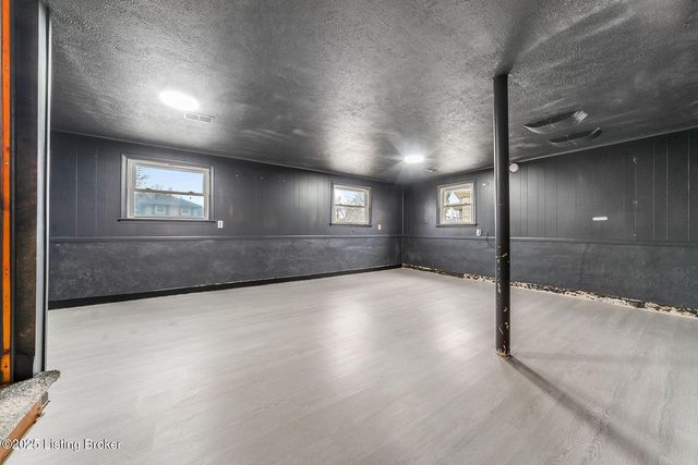 4312 Retreat Rd, Louisville, KY 40219