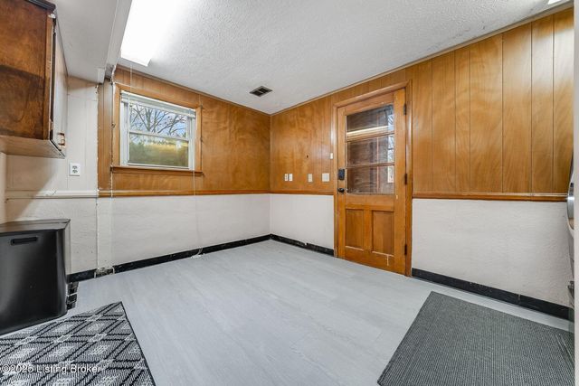 4312 Retreat Rd, Louisville, KY 40219