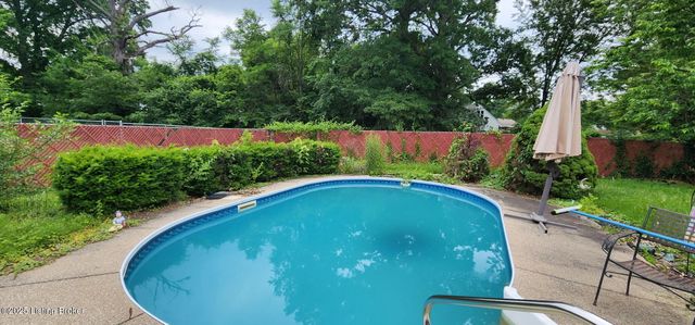 4312 Retreat Rd, Louisville, KY 40219