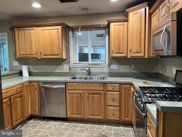 14717 LOCK DR, Centreville, VA 20120