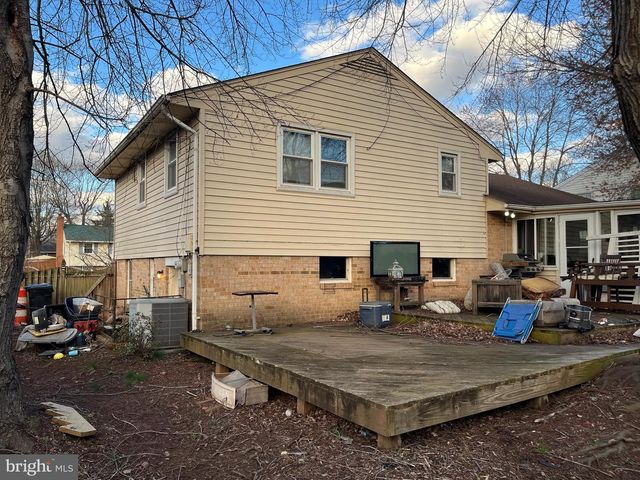 14717 LOCK DR, Centreville, VA 20120