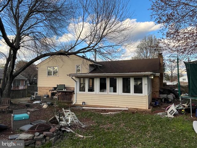 14717 LOCK DR, Centreville, VA 20120