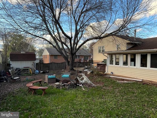 14717 LOCK DR, Centreville, VA 20120