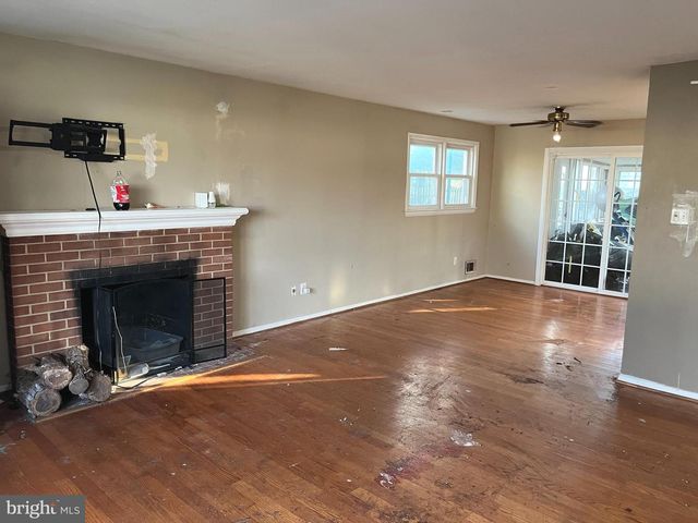 14717 LOCK DR, Centreville, VA 20120