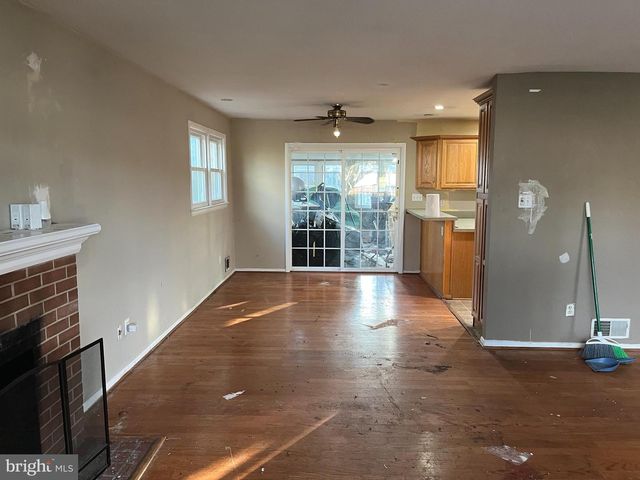 14717 LOCK DR, Centreville, VA 20120