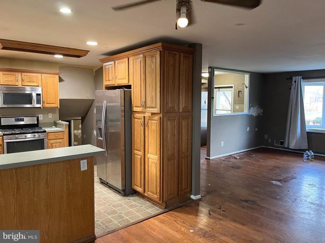 14717 LOCK DR, Centreville, VA 20120