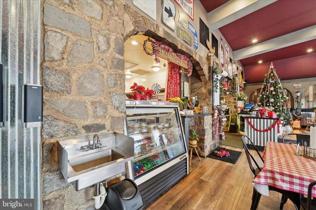 265 E TOWNSHIP LINE RD, Upper Darby, PA 19082