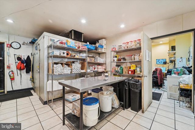 265 E TOWNSHIP LINE RD, Upper Darby, PA 19082