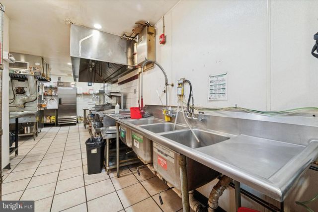 265 E TOWNSHIP LINE RD, Upper Darby, PA 19082