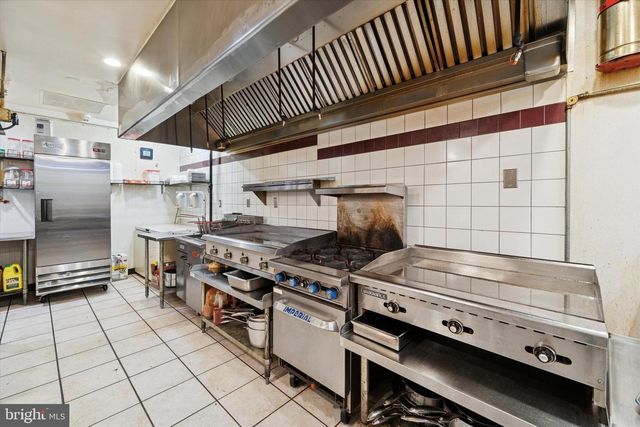 265 E TOWNSHIP LINE RD, Upper Darby, PA 19082