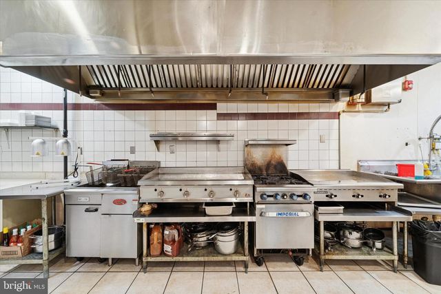 265 E TOWNSHIP LINE RD, Upper Darby, PA 19082