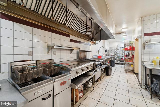 265 E TOWNSHIP LINE RD, Upper Darby, PA 19082