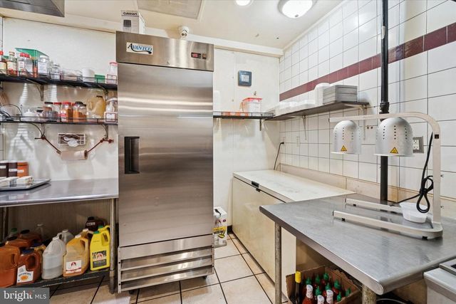 265 E TOWNSHIP LINE RD, Upper Darby, PA 19082