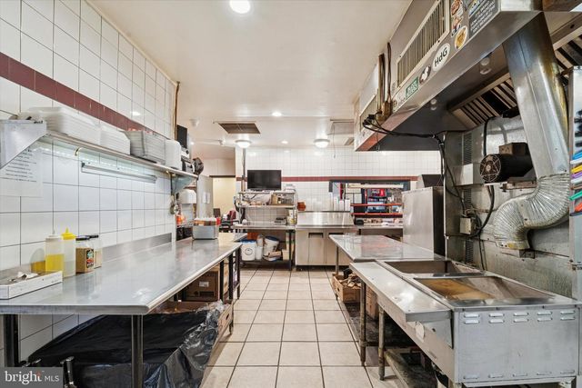 265 E TOWNSHIP LINE RD, Upper Darby, PA 19082