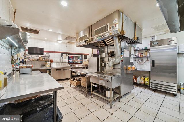 265 E TOWNSHIP LINE RD, Upper Darby, PA 19082